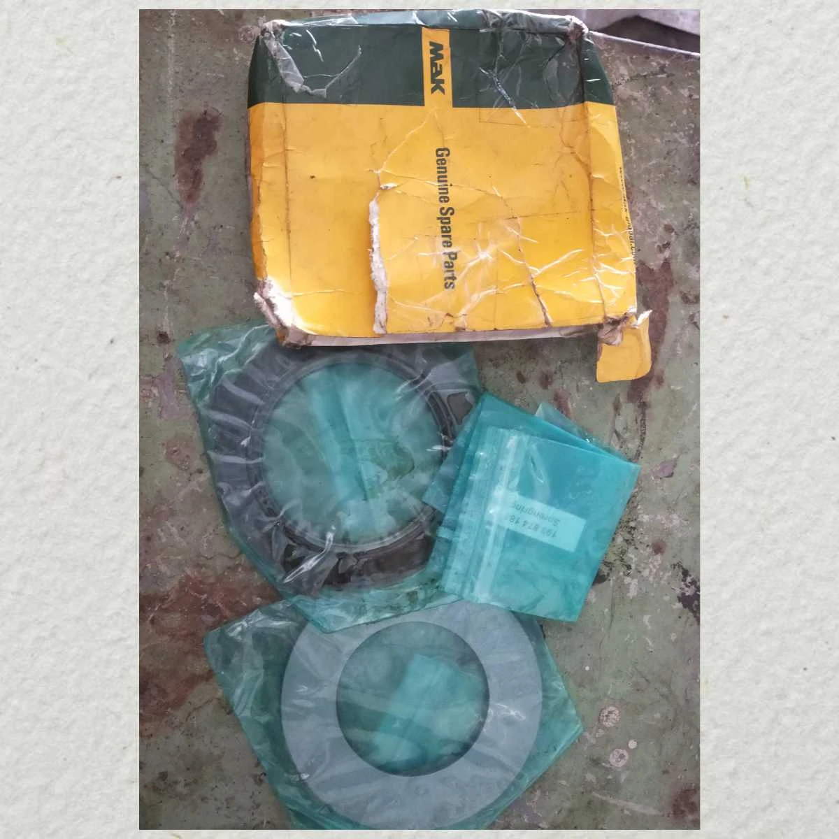 VALVE ROTATER PLATE WITH SPRING MAK MAIN ENGINE SPARES 
