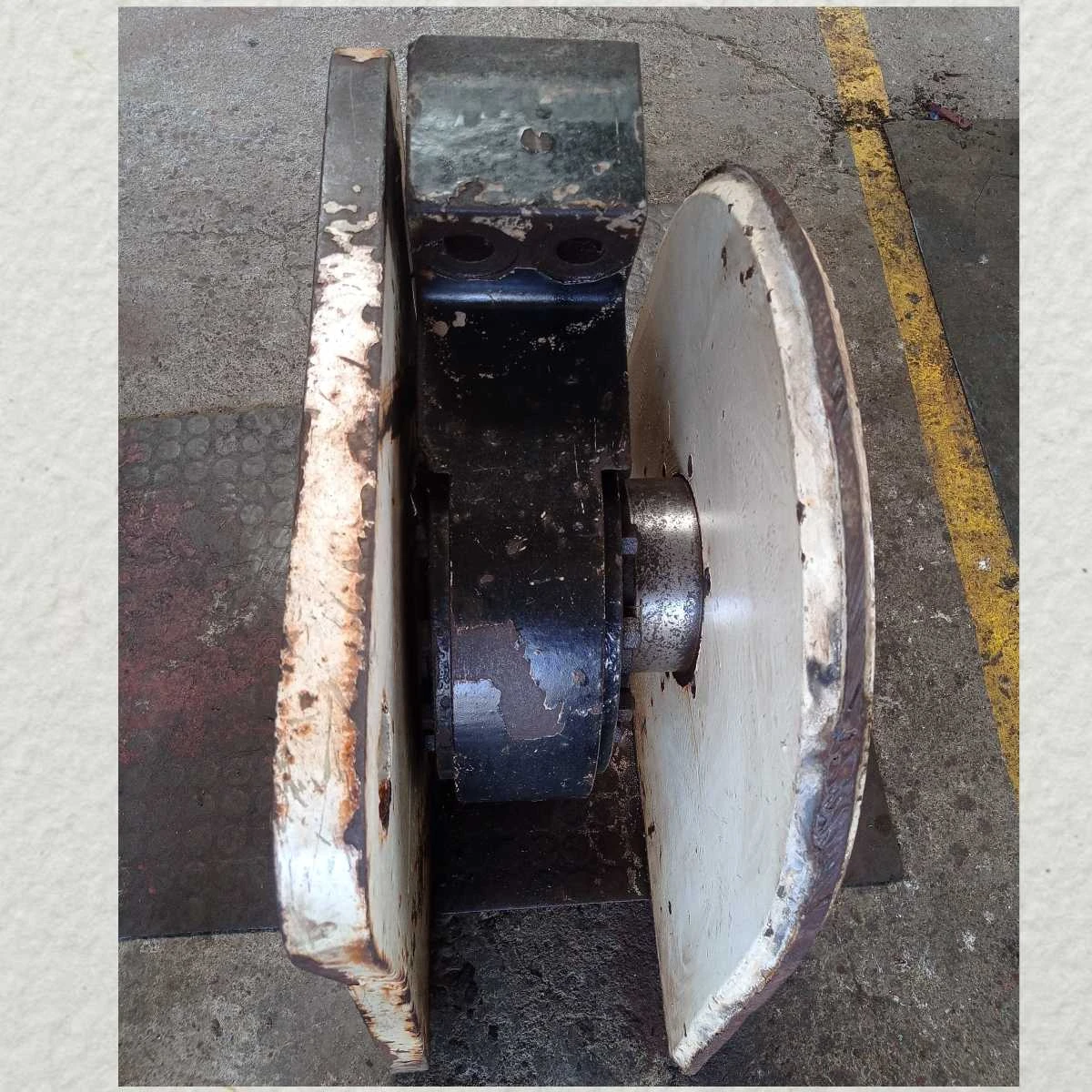 BEARING HOUSING FOR JIB MACGREGOR  
