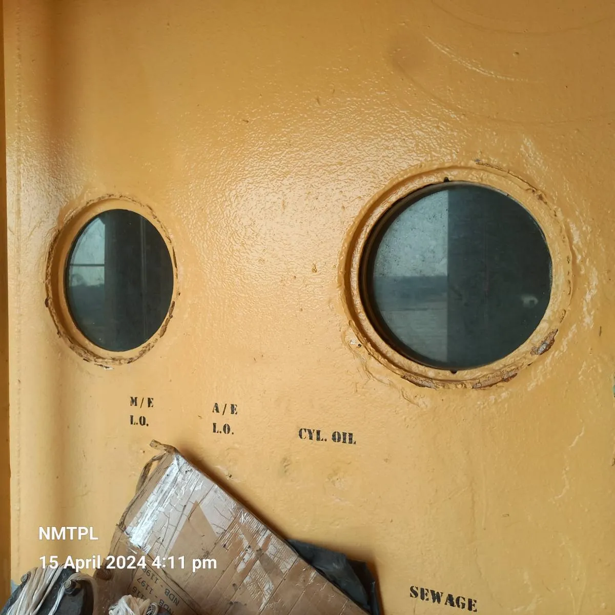 WINDOW  ACCOMMODATION 